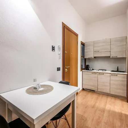 Emilia 3 Apartment *