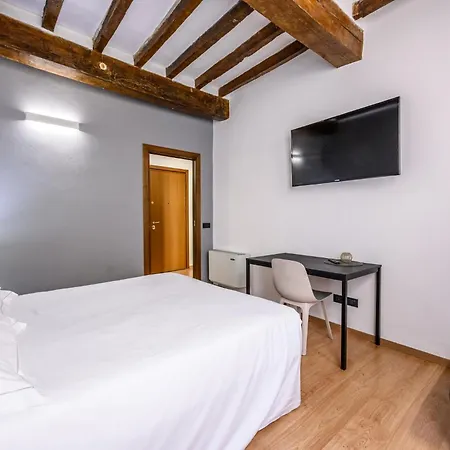 Emilia 3 Apartment